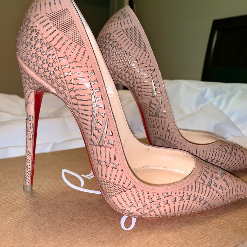 Christian Louboutin size 6 NEW w/box & dust bag - Picture 7 of 7